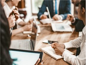 Services Agile transformation consultant with team